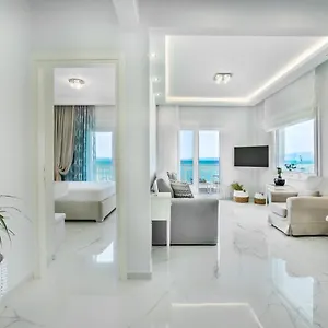 Front Casa Elena Apartment